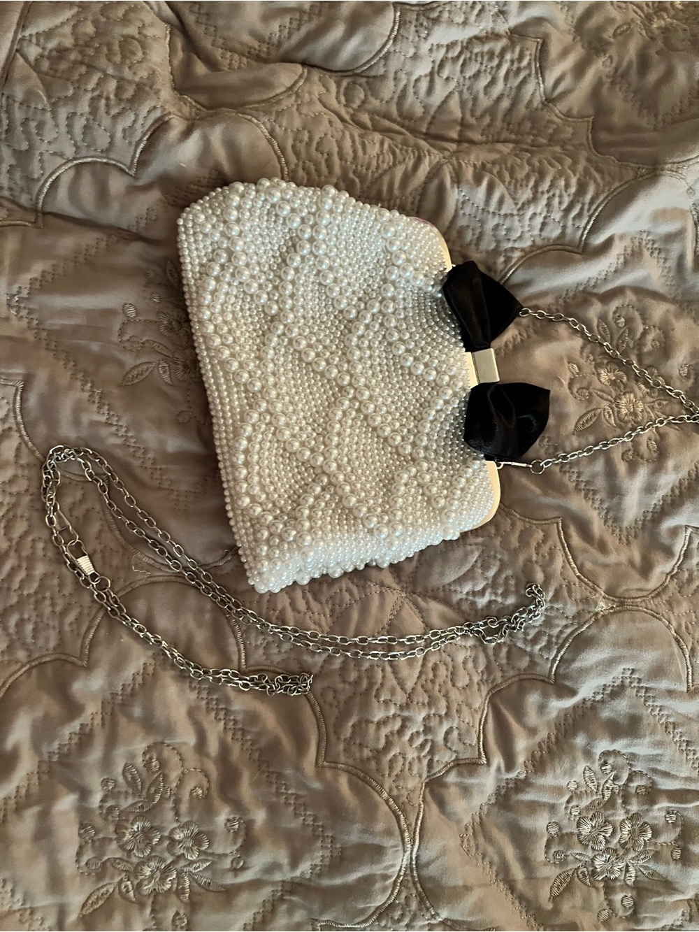 Elegant White Pearl Beaded Evening Clutch with Black Bow
